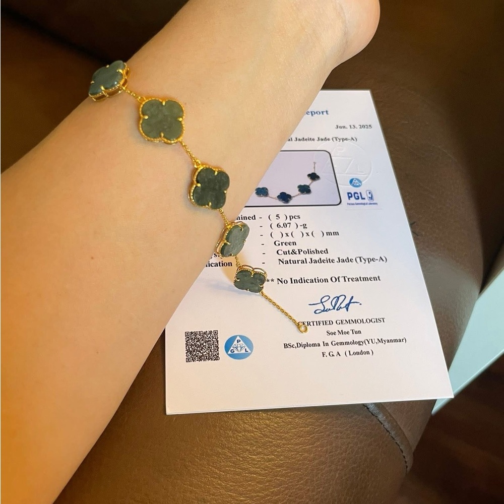 Elegant Gold and Green Clover Bracelet